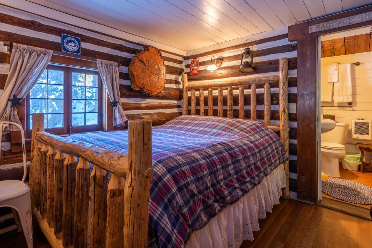 Pioneer Guest Cabins Крестед-Бьютт Экстерьер фото