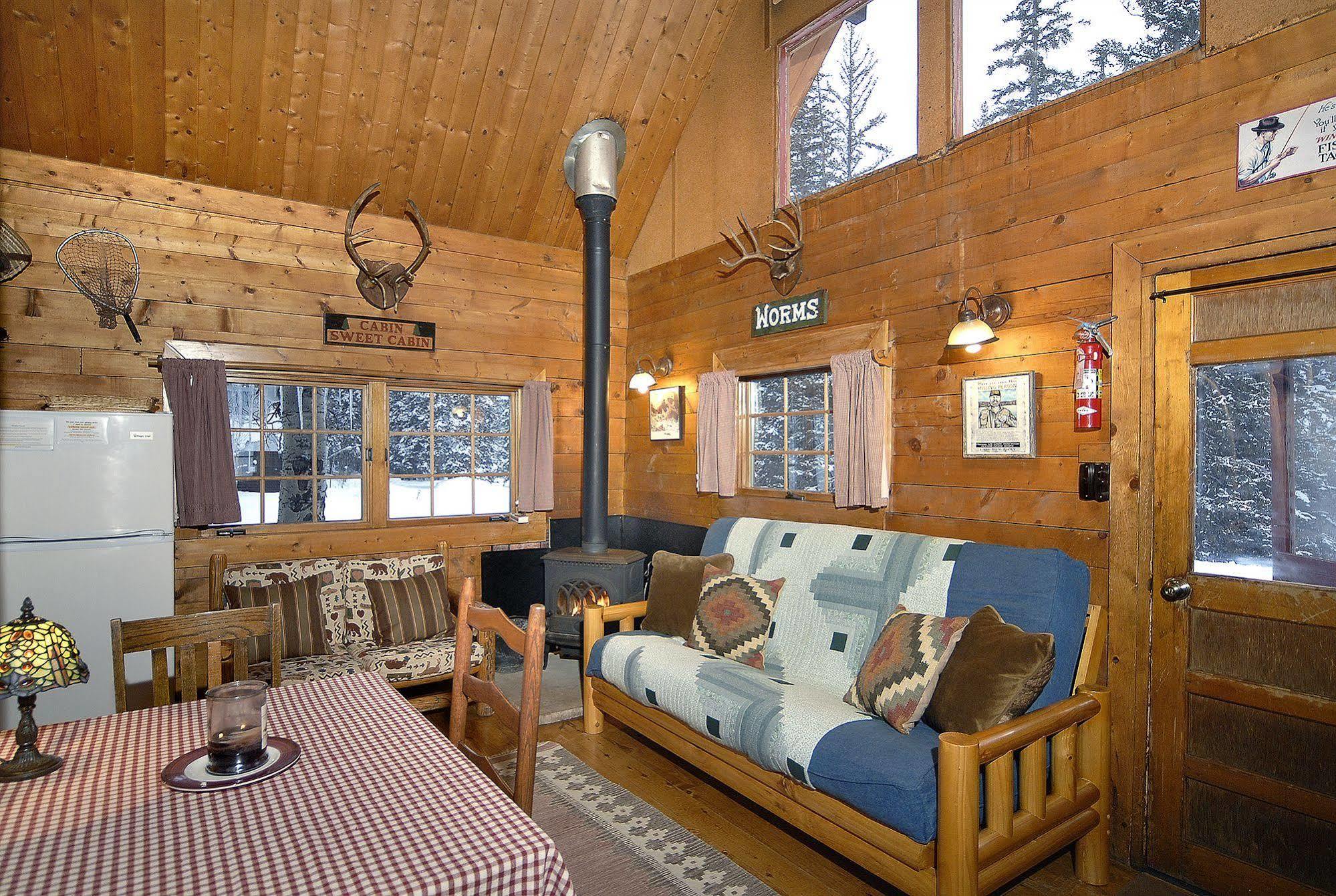 Pioneer Guest Cabins Крестед-Бьютт Экстерьер фото